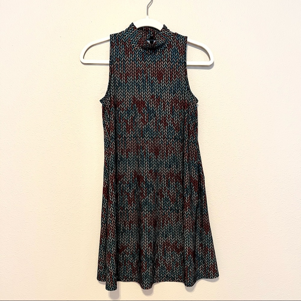 Comfy A-line sleeveless dress w/ jewel tone leaf print - Deborah Viereck - XS/S